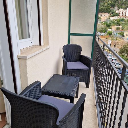 צ'פאלו Rocksea Rooms מראה חיצוני תמונה