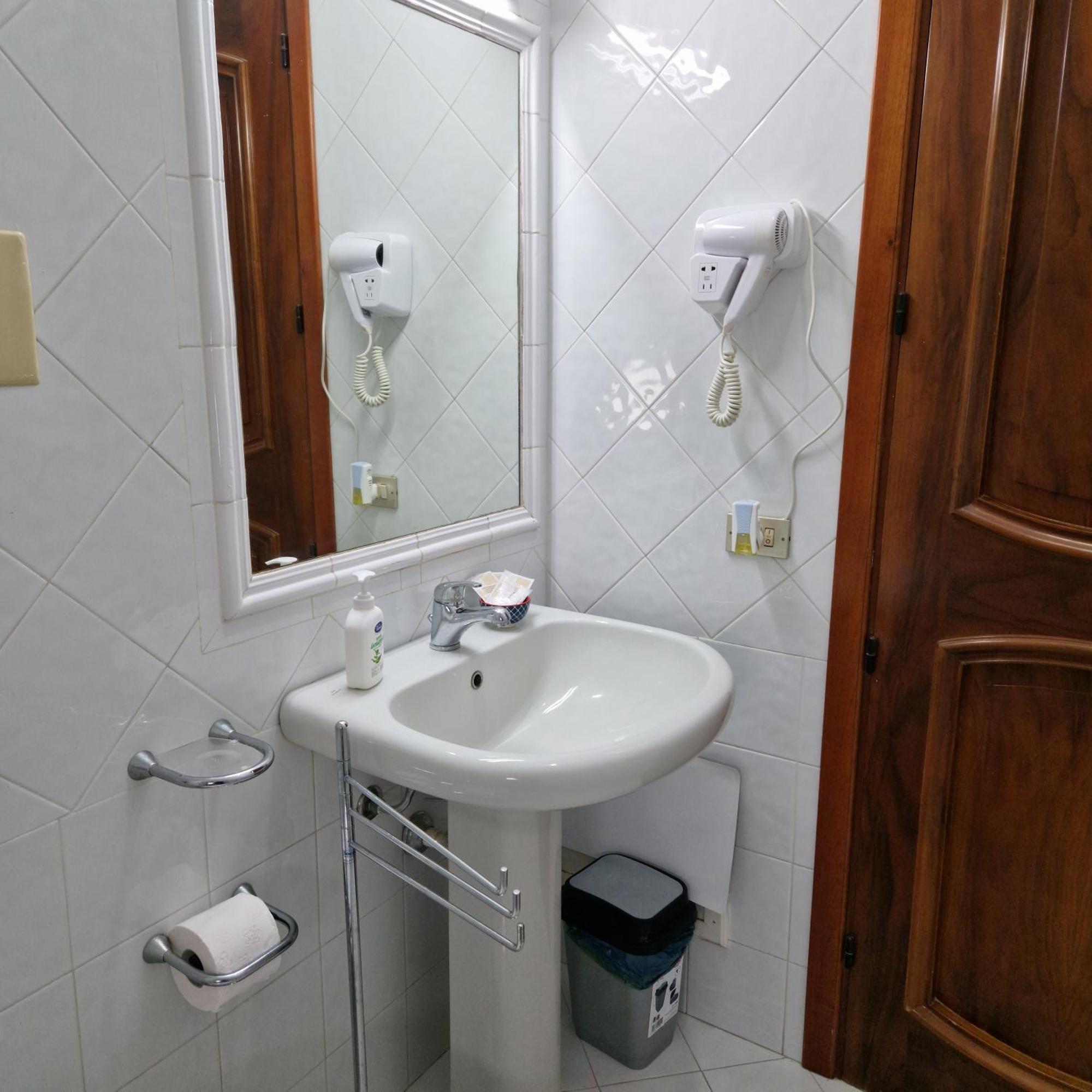 צ'פאלו Rocksea Rooms מראה חיצוני תמונה